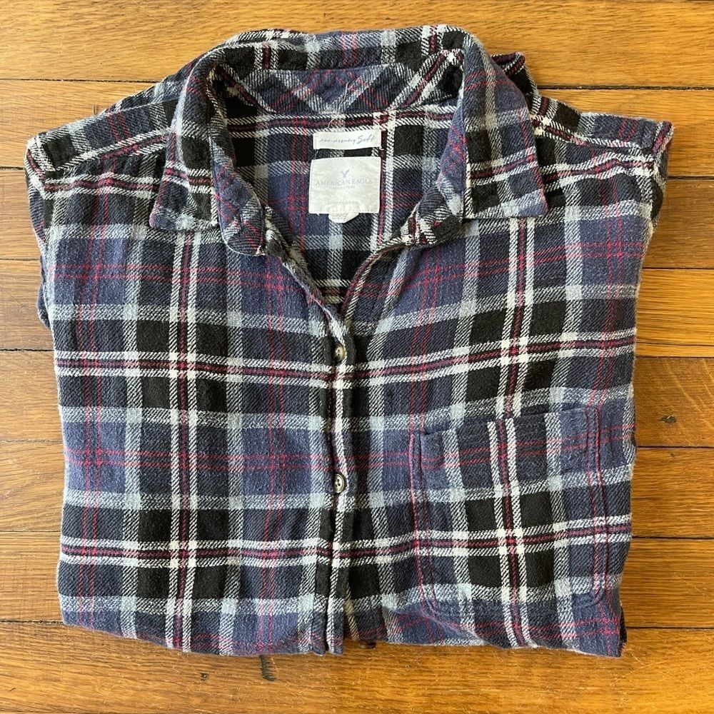 Medium ahhmazing soft boyfriend fit American Eagle plaid button down